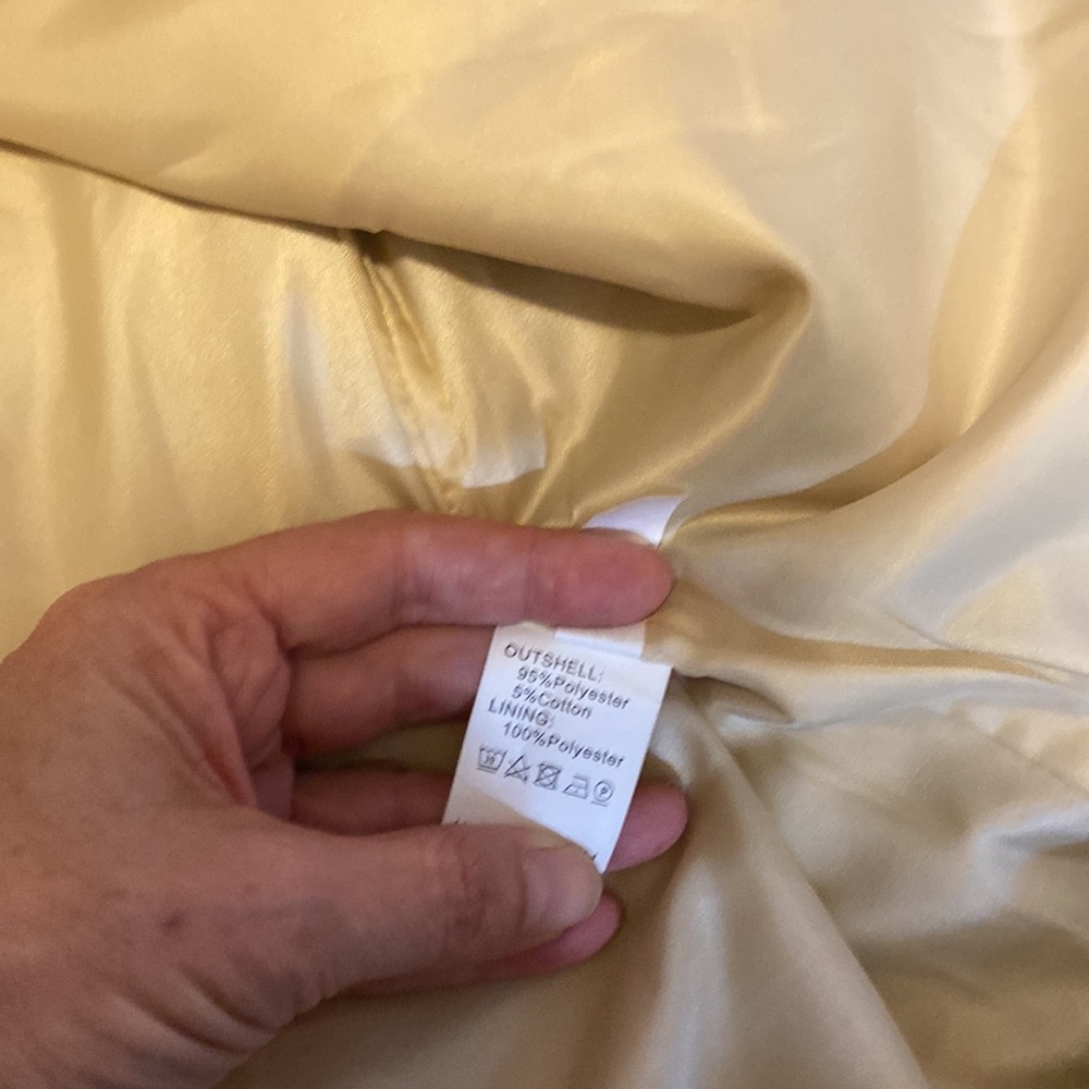 Like new.  Beautiful lined jacket in a a true camel color. Measurements in photo - Picture 4 of 9